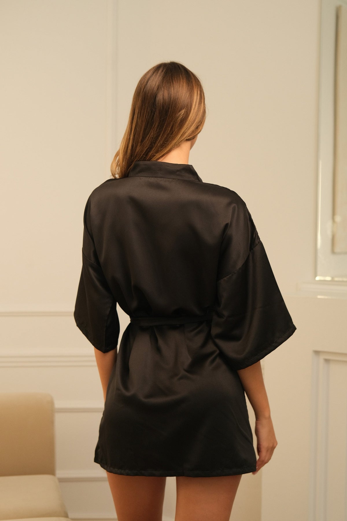 Selene Satin-Kimono – Schwarz